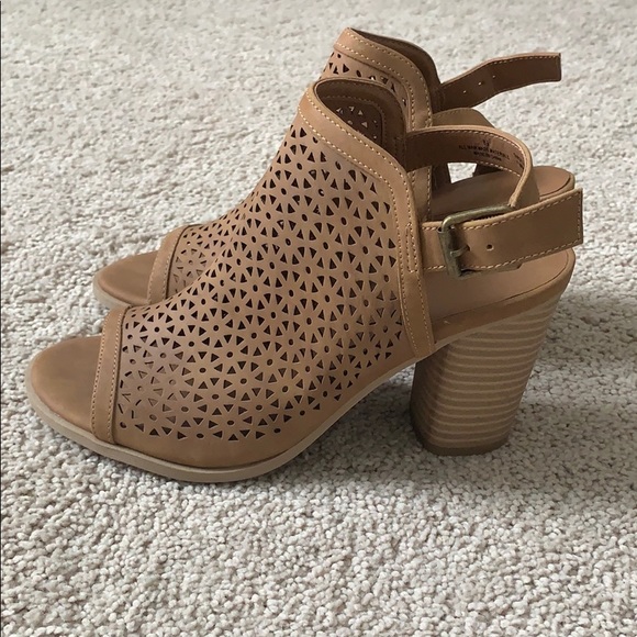 Universal Thread Shoes - NWOB Universal Thread heels